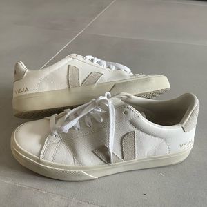 EUC!! Veja Campo Sneakers - White/Natural